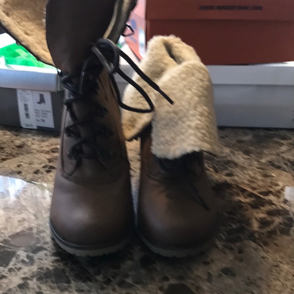 Brown boots - Picture 2 of 8